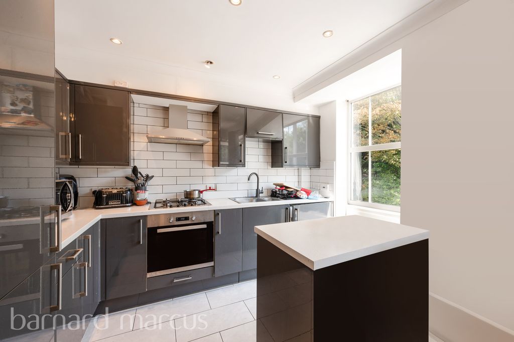 Property photo 1 of 8 Kitchen