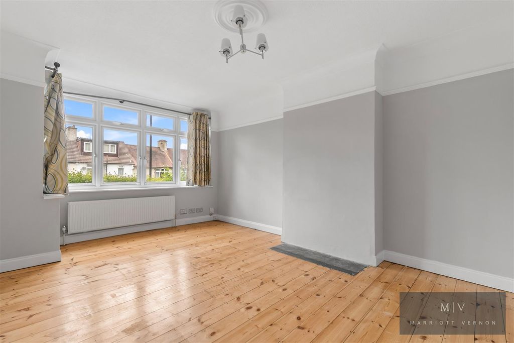 Property photo 2 of 17 Selsdon Avenue 22 MV-1.Jpg