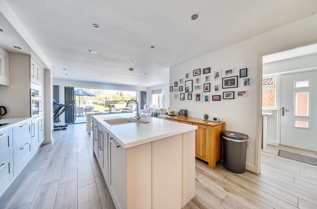 Property photo 3 of 28 1450879 (16)