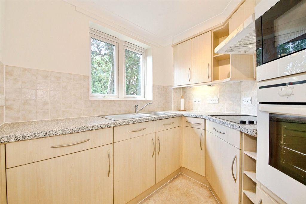 Property photo 2 of 11 Kitchen