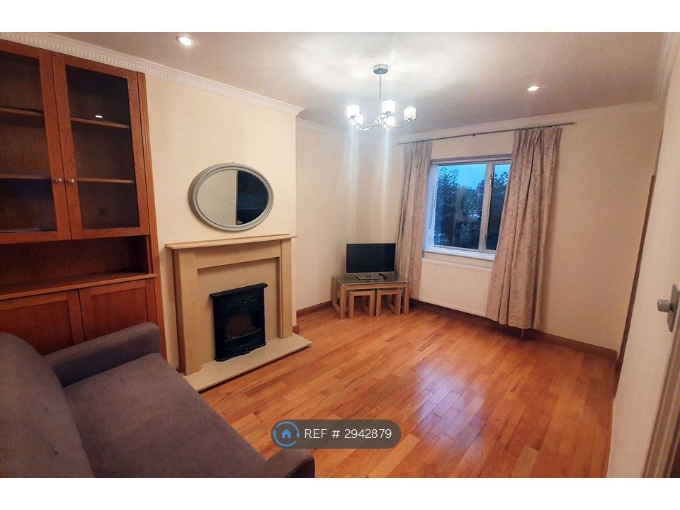 Property photo 1 of 7 Living Room