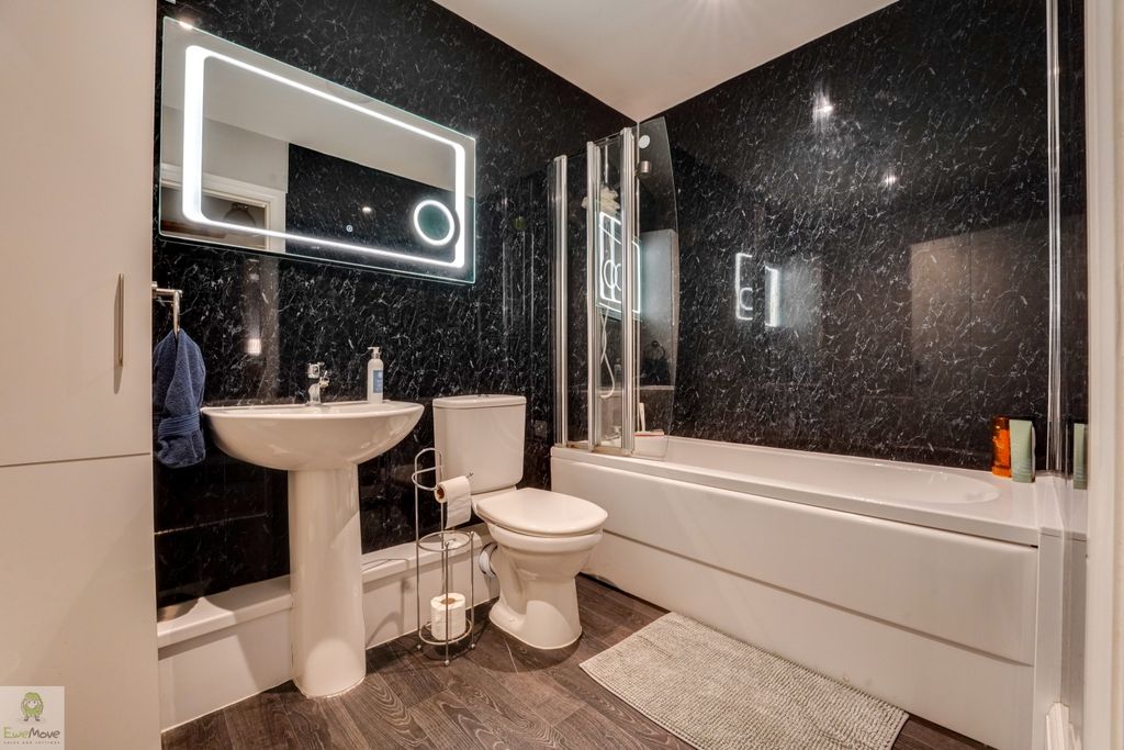 Property photo 3 of 10 Dsc01834-Dsc01838