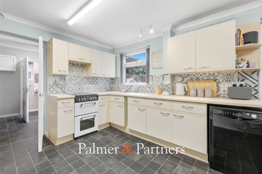 Property photo 2 of 29 Picture No. 30