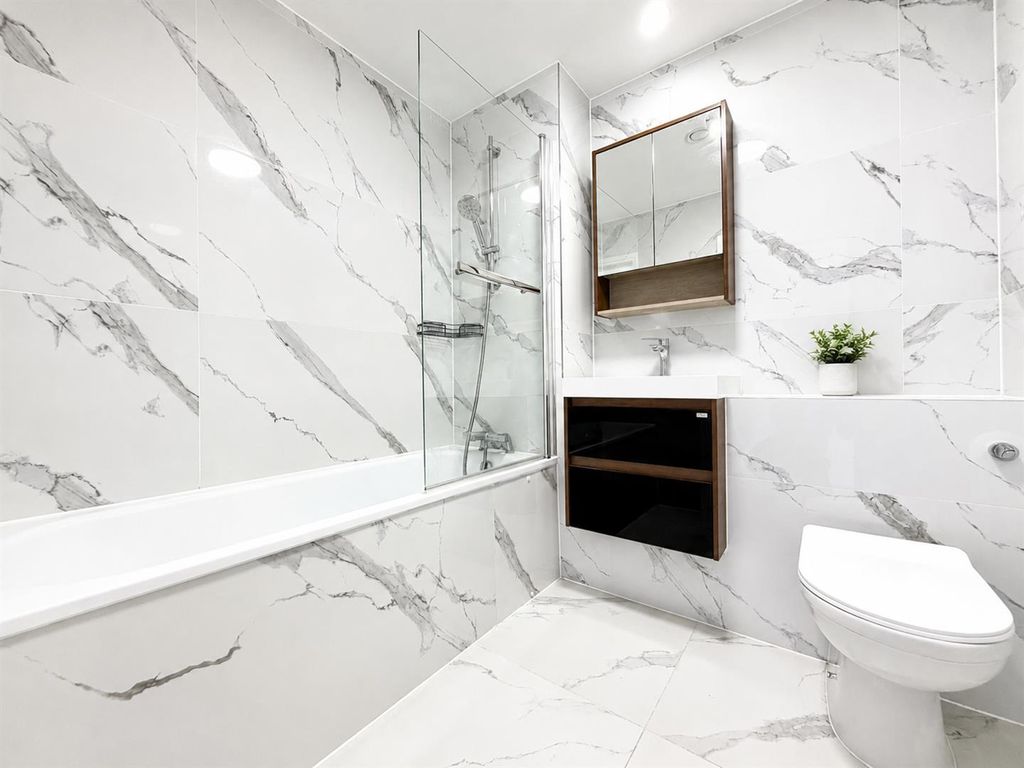 Property photo 3 of 9 Family Bathroom/ WC