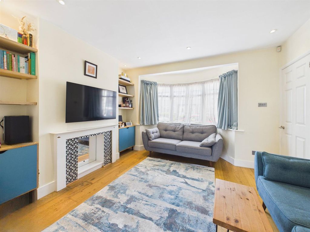 Property photo 3 of 12 Cam05080G0-Pr0350-Still010.Jpg