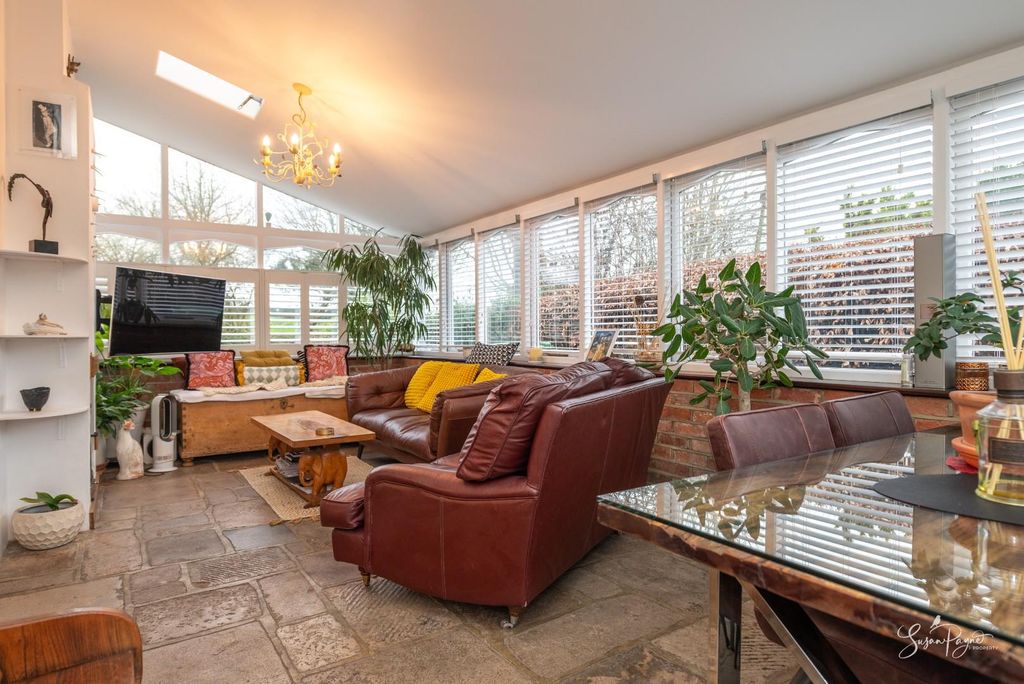 Property photo 3 of 47 Sunroom