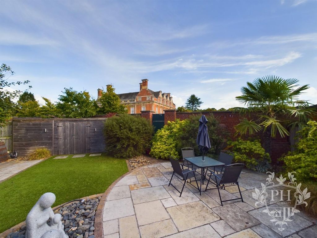 Property photo 2 of 17 Cam01415G0-Pr0162-Still013.Jpg