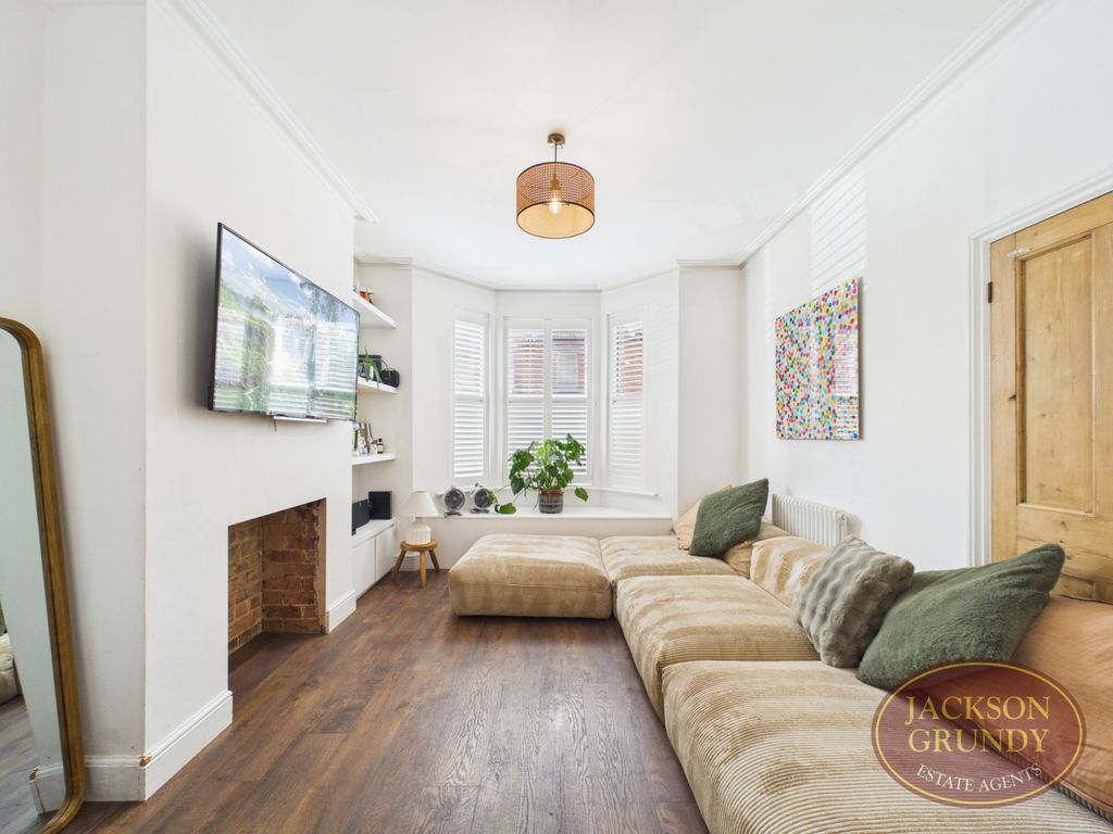 Property photo 2 of 15 Lutterworth Road