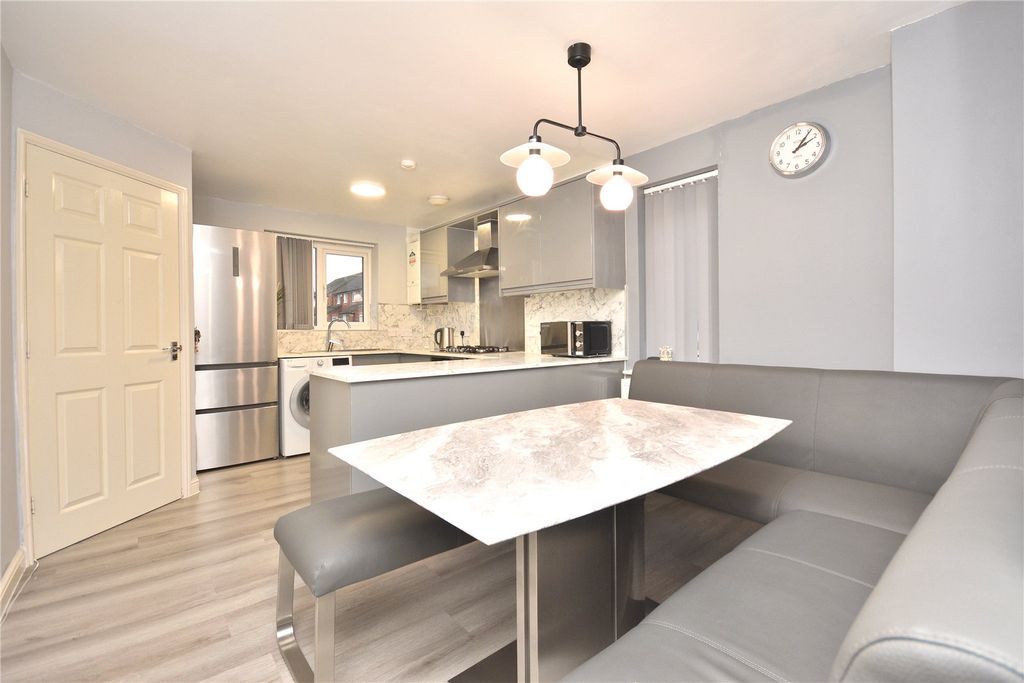 Property photo 3 of 16 Picture No. 13