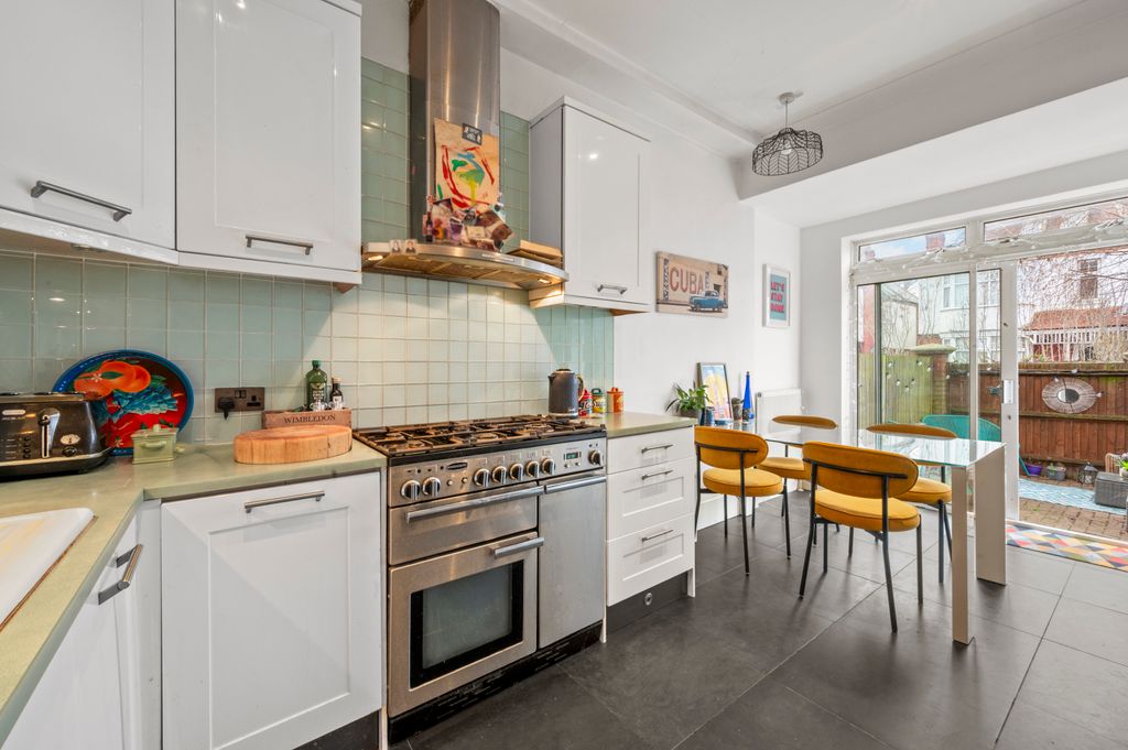 Property photo 2 of 17 Picture No. 16