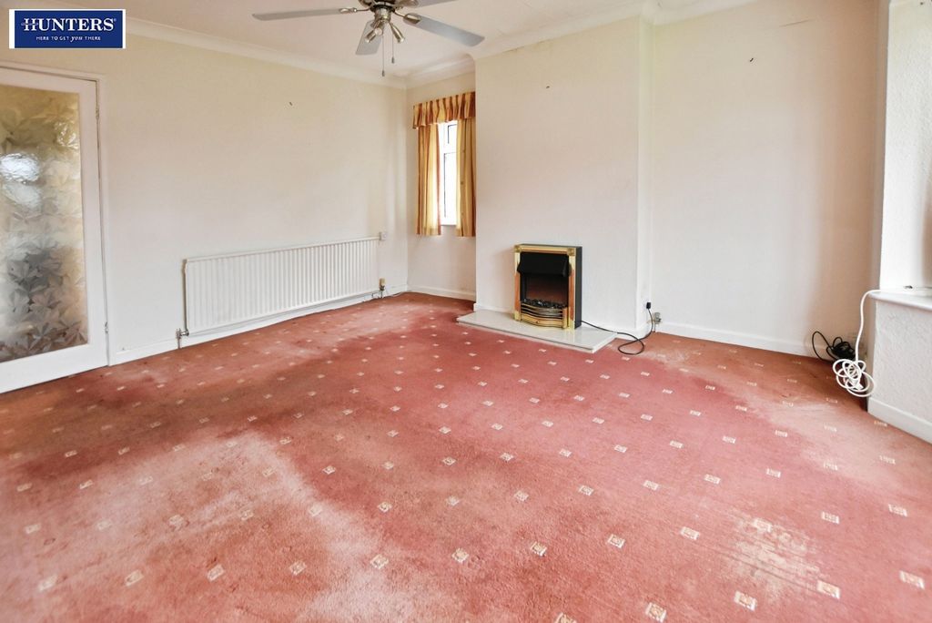 Property photo 3 of 15 Lounge