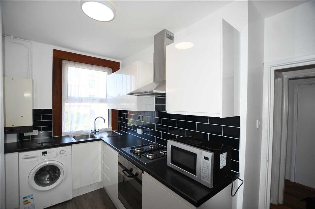 Property photo 3 of 4 Kitchen