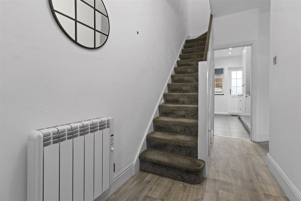 Property photo 3 of 30 Entrance Hall.Jpg