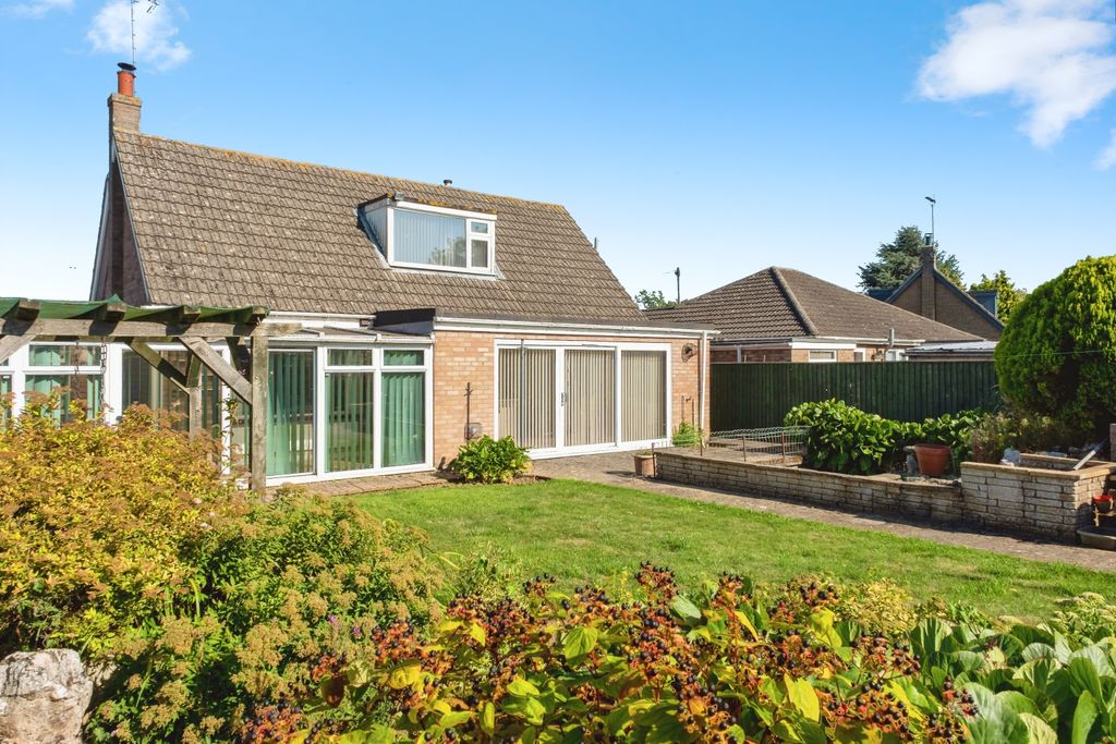 Property photo 2 of 20 73Langwithgardensholbeach-28