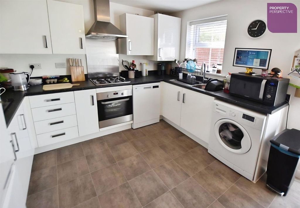 Property photo 3 of 9 E8Ad476c-Kitchen.Jpg