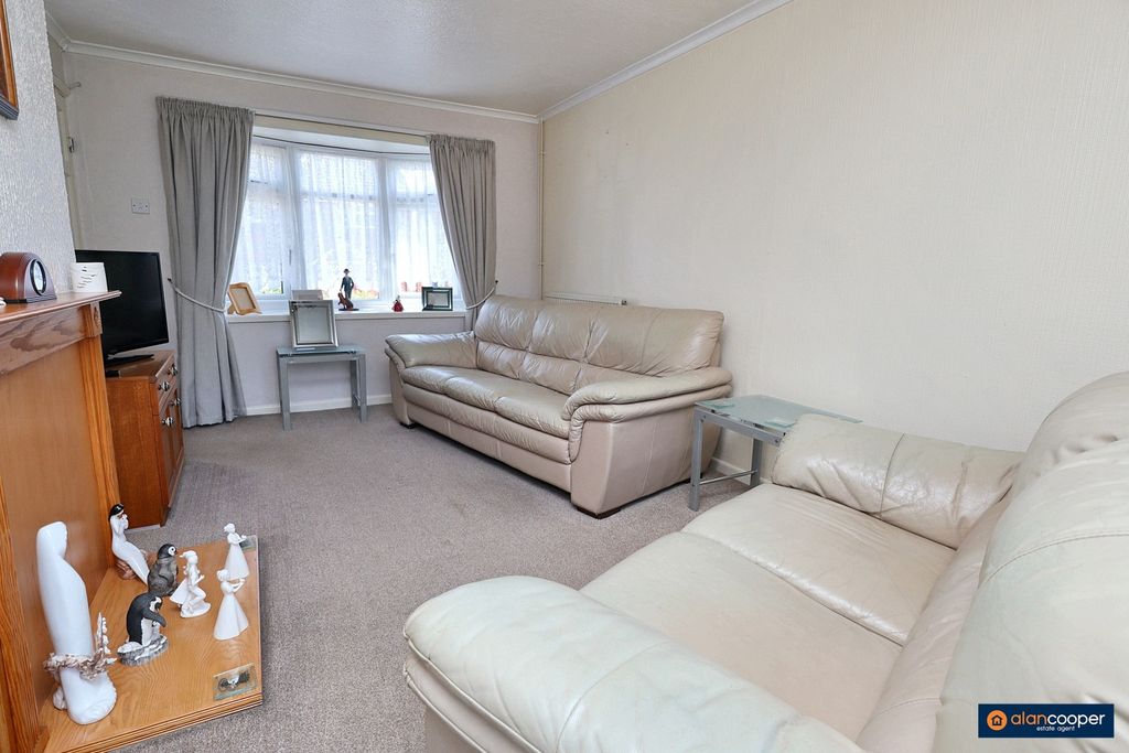 Property photo 3 of 21 4194964