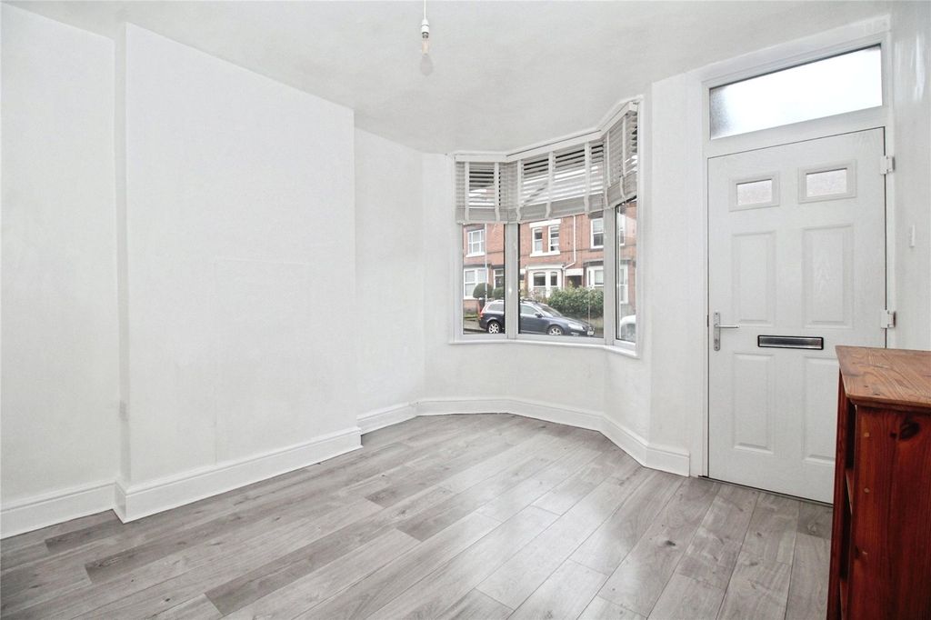 Property photo 3 of 10 Lounge