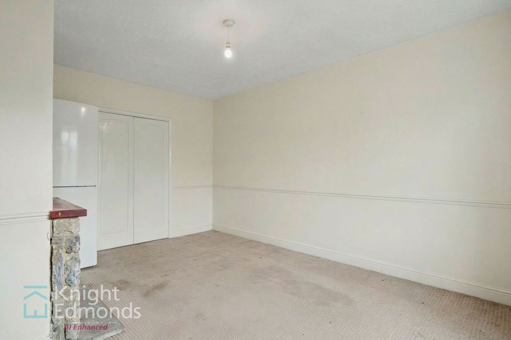 Property photo 3 of 12 Lounge