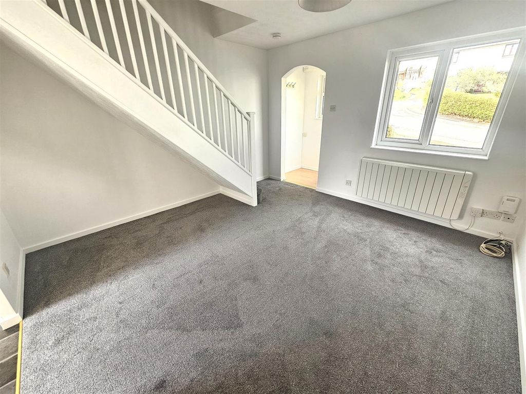 Property photo 3 of 15 Sitting Room.Jpg