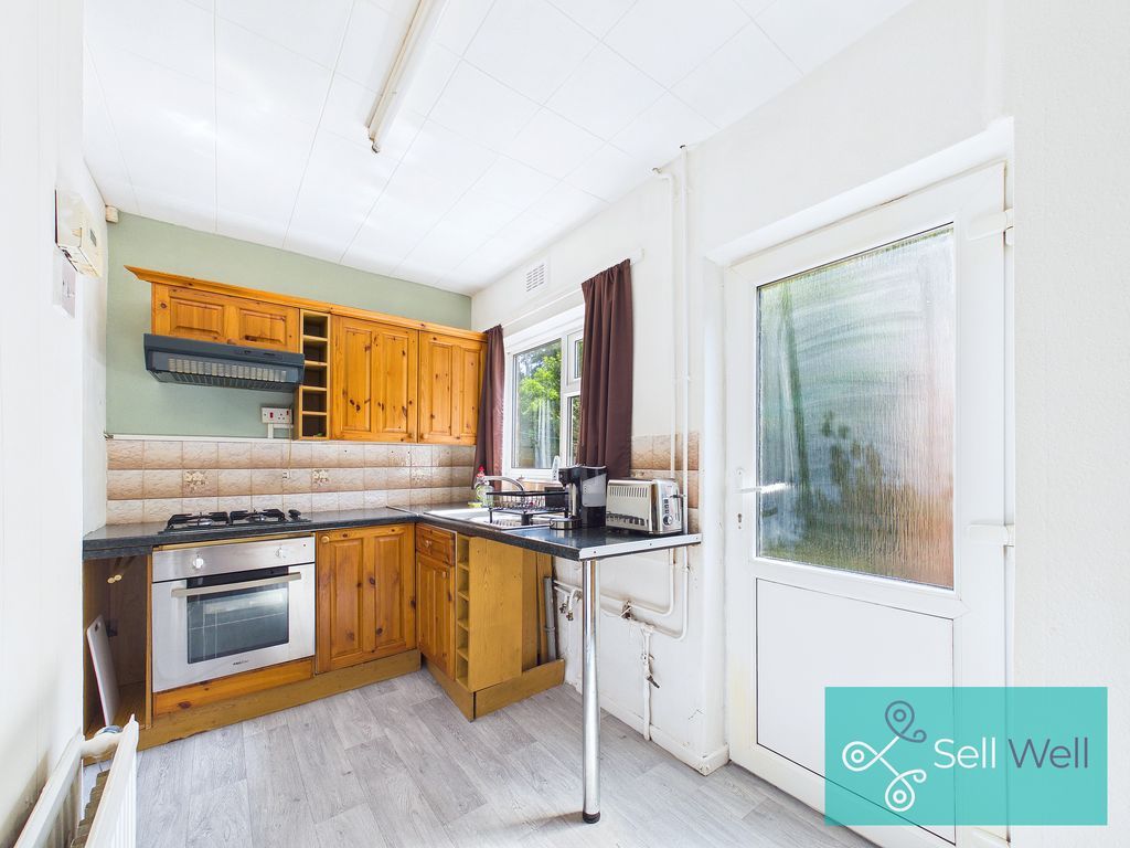 Property photo 3 of 27 Kitchen