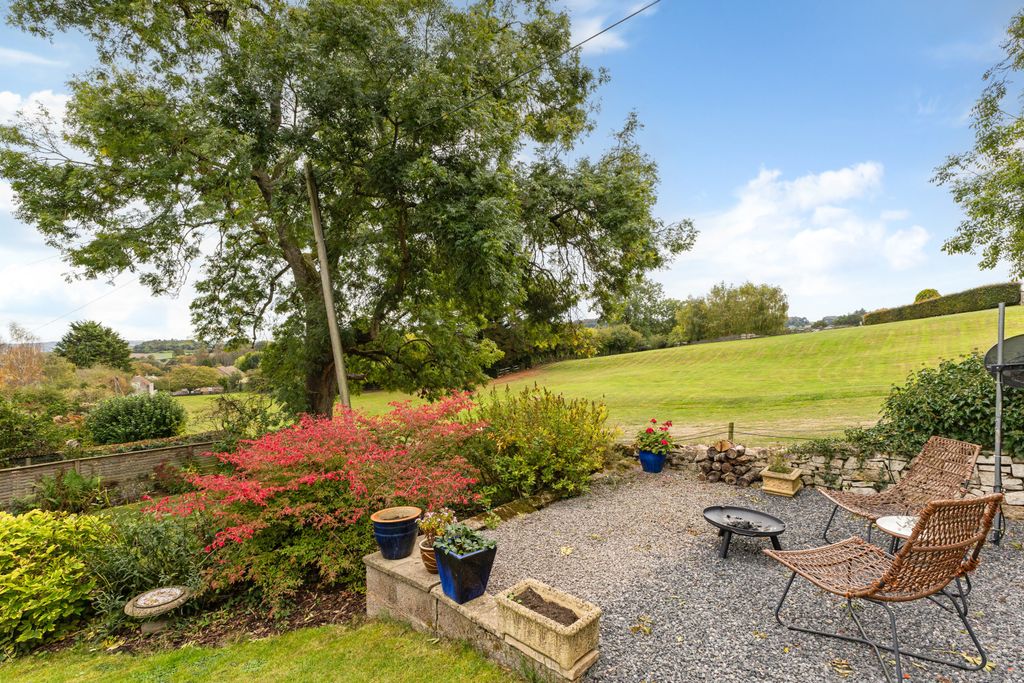 Property photo 3 of 25 Gardens