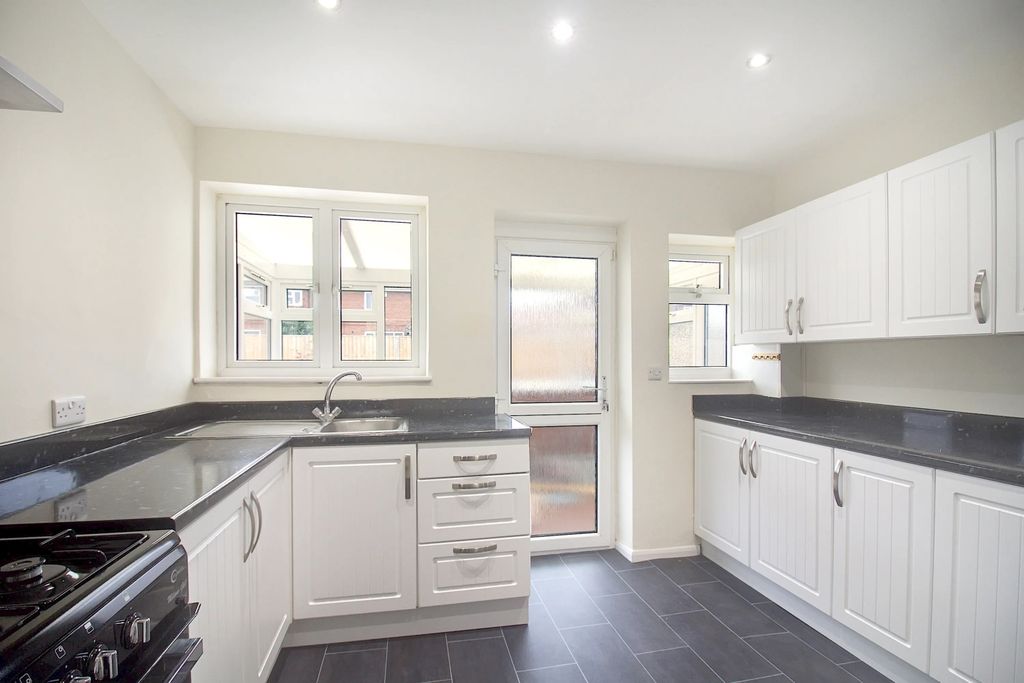 Property photo 2 of 14 Kitchen