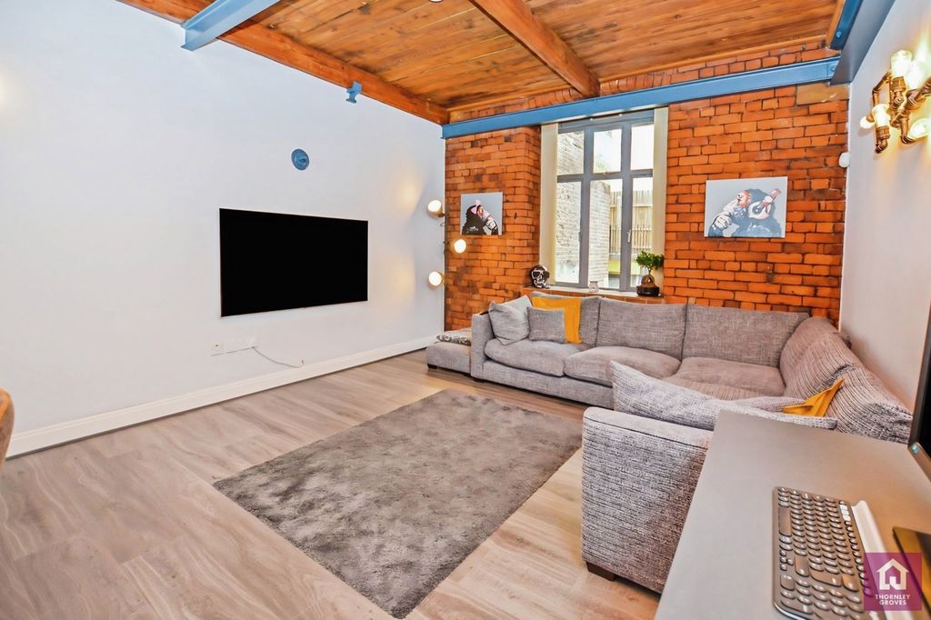 Property photo 2 of 15 Pbox-Img.Jpg