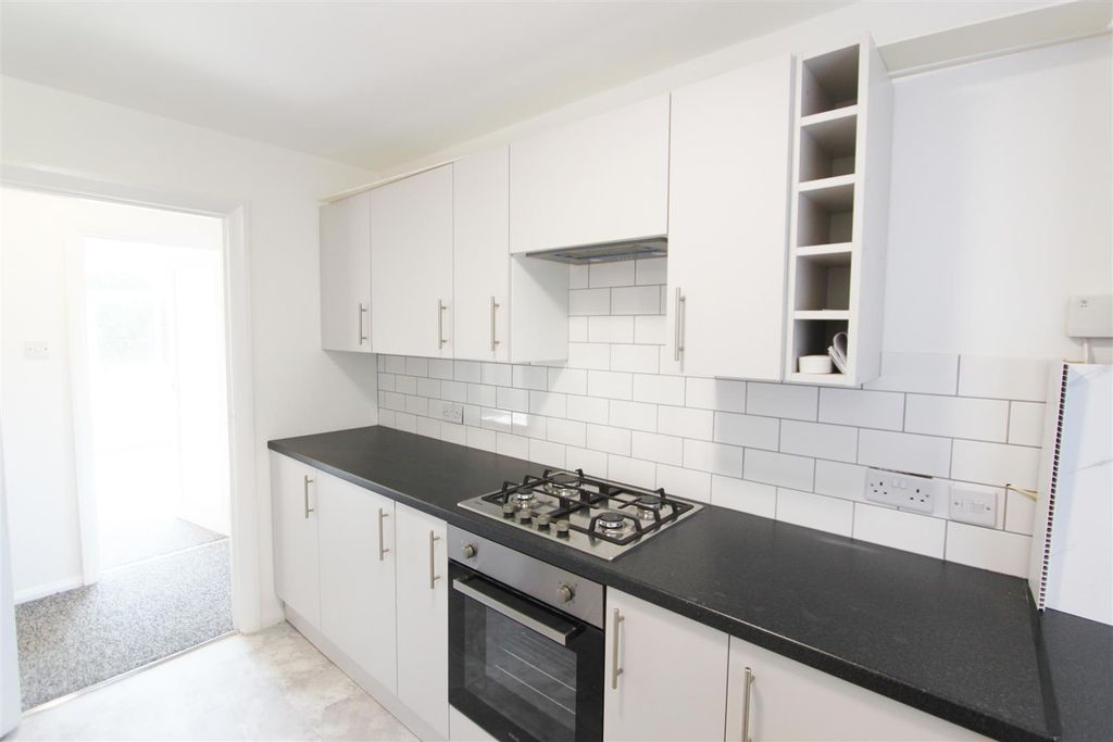 Property photo 3 of 11 Kitchen - 3.Jpg