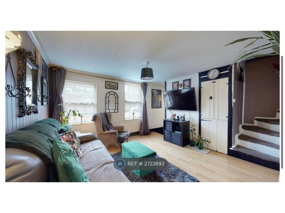 Property photo 2 of 12 Lounge