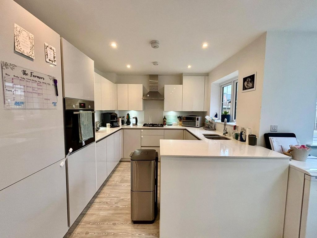 Property photo 3 of 18 Picture No. 33