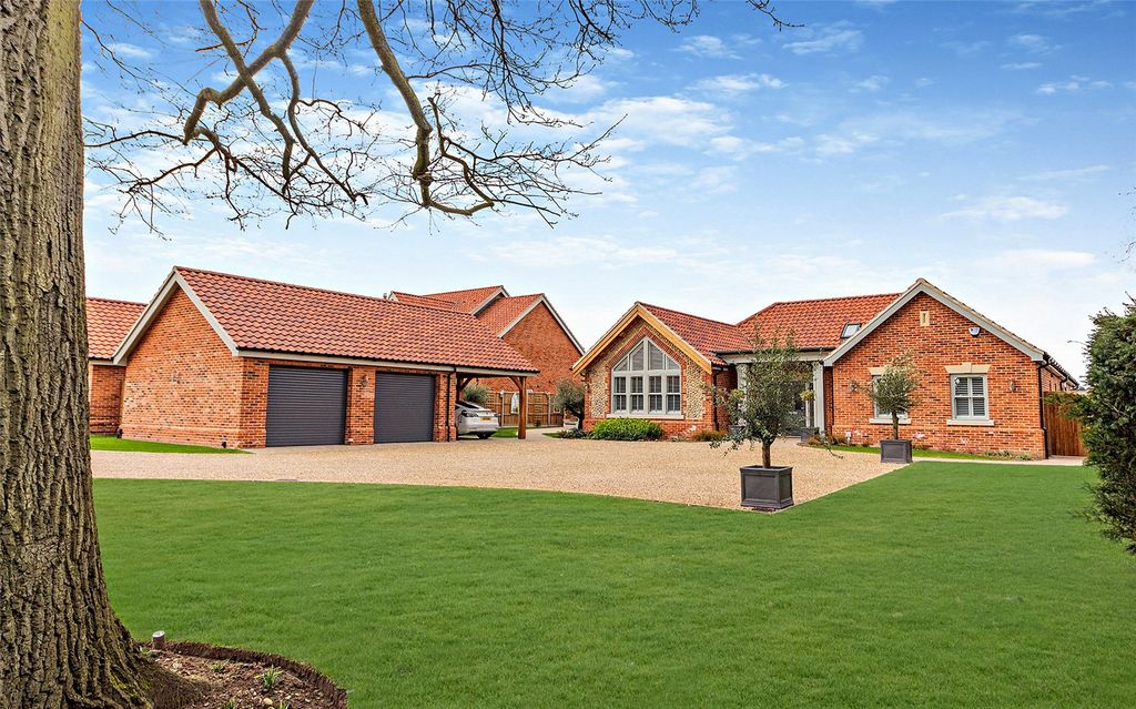 Property photo 1 of 27 Oak Tree Barn