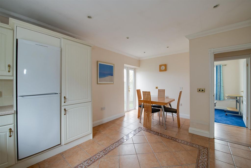 Property photo 3 of 12 Kitchen/Breakfast Room