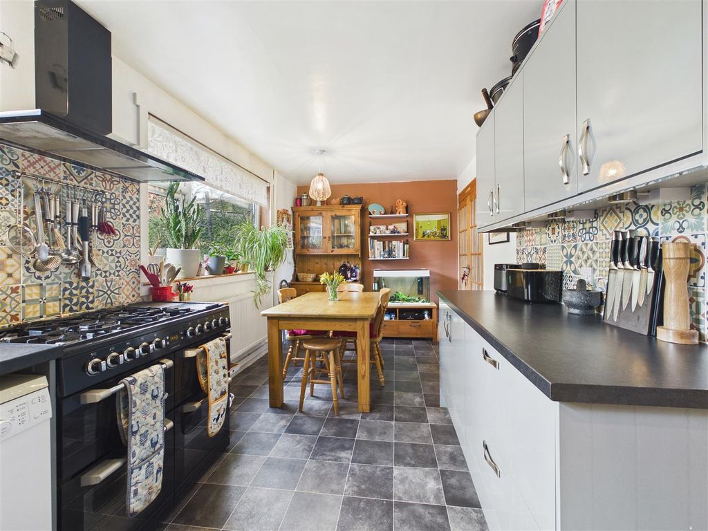 Property photo 2 of 13 Cam05476G0-Pr0125-Still009.Jpg