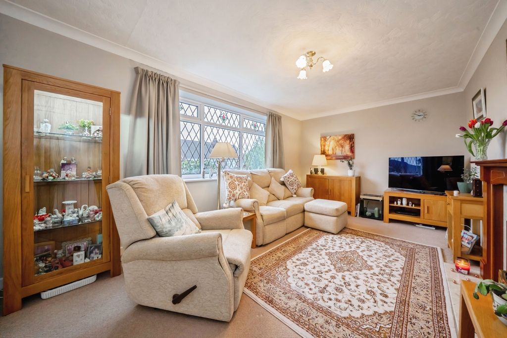 Property photo 3 of 21 Lounge