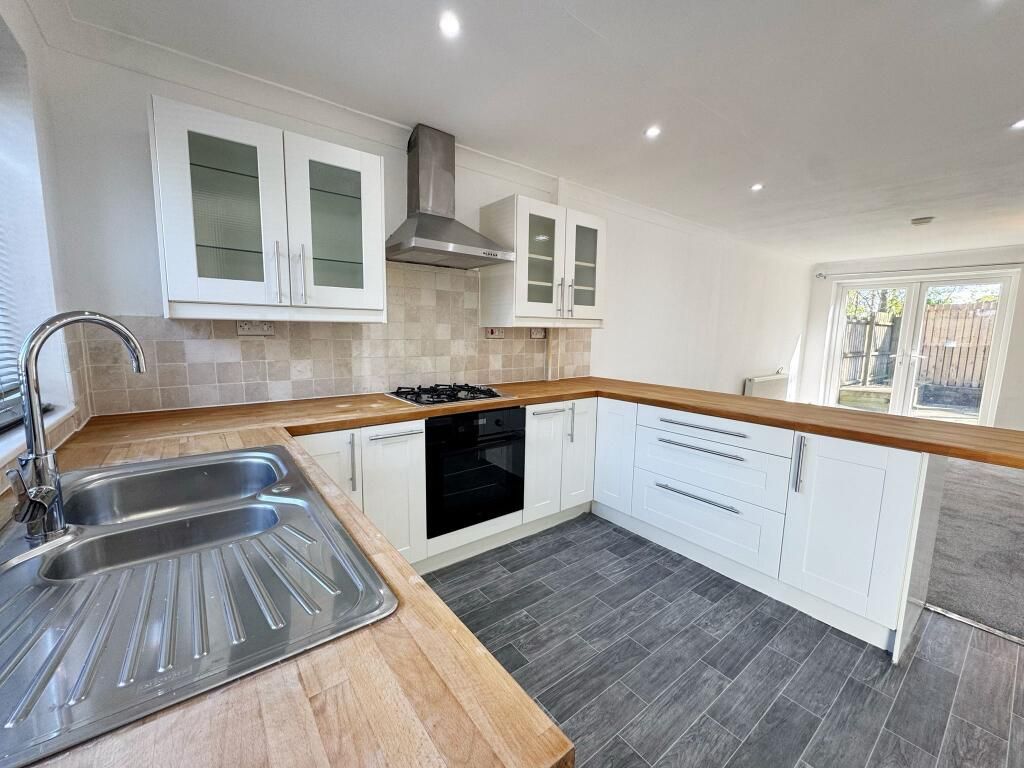 Property photo 1 of 6 3 Bed Semi-Detached House To Rent Crunden Road, London Cr2