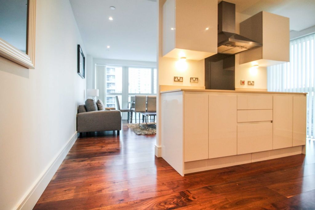 Property photo 2 of 7 Kitchen Lounge