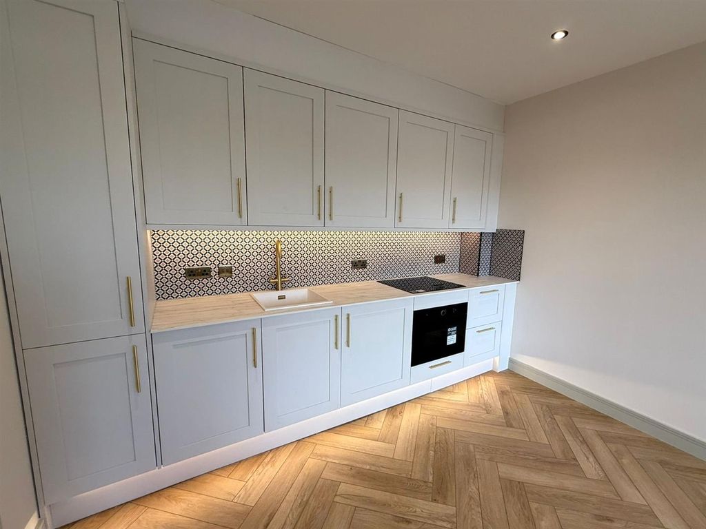 Property photo 3 of 5 Kitchen