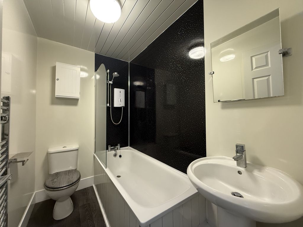 Property photo 3 of 4 Bathroom