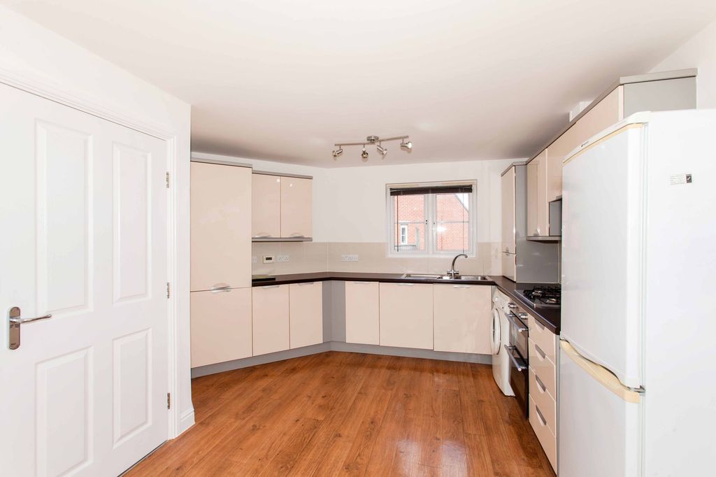 Property photo 2 of 23