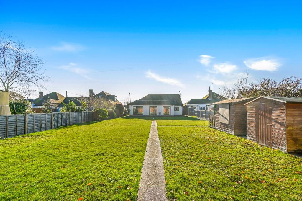 Property photo 2 of 18 Garden