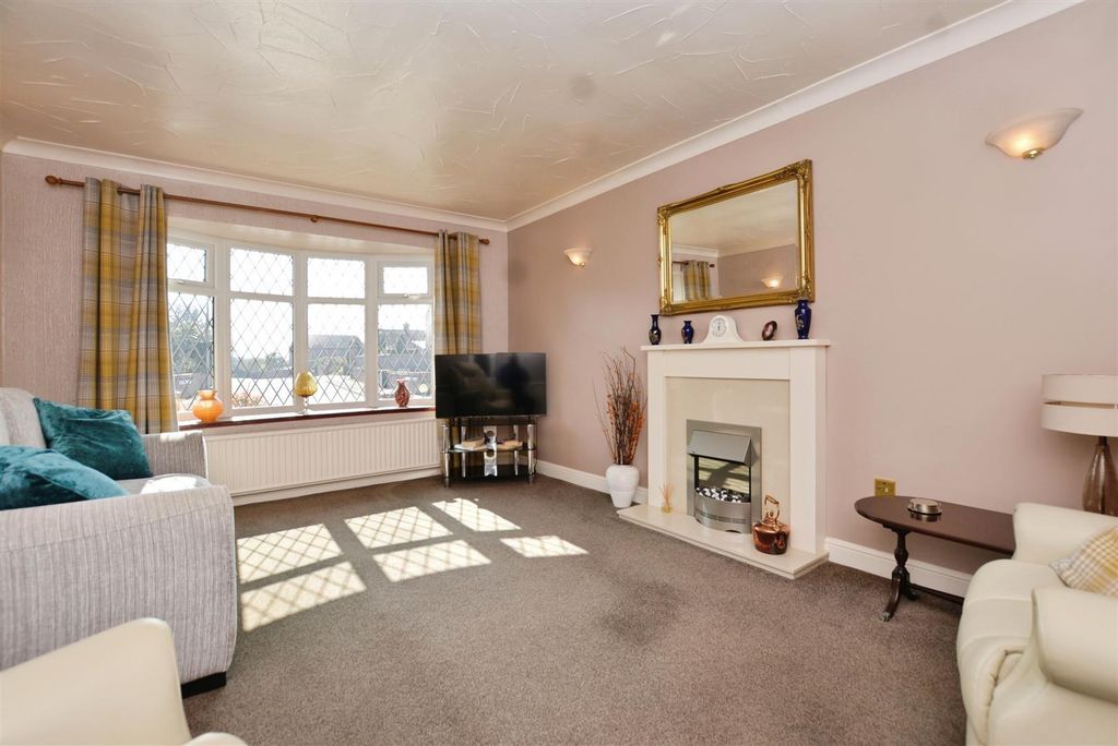 Property photo 2 of 21 Living Room