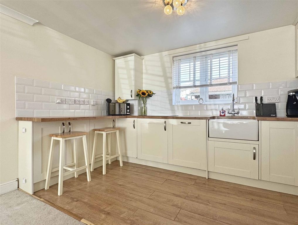 Property photo 3 of 11 Kitchen.Jpg