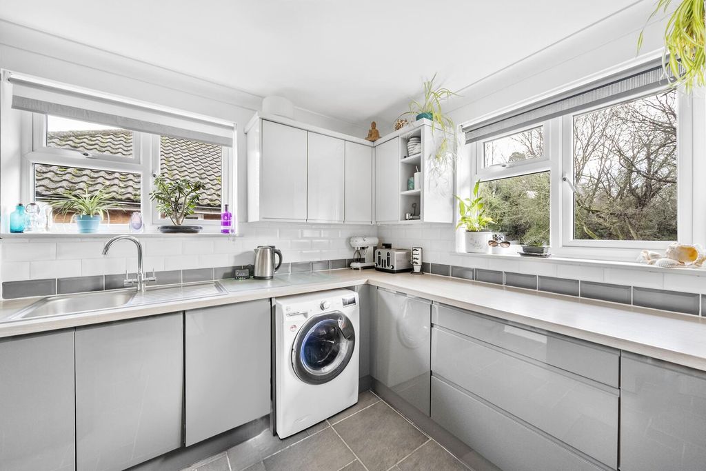 Property photo 1 of 18 Kitchen