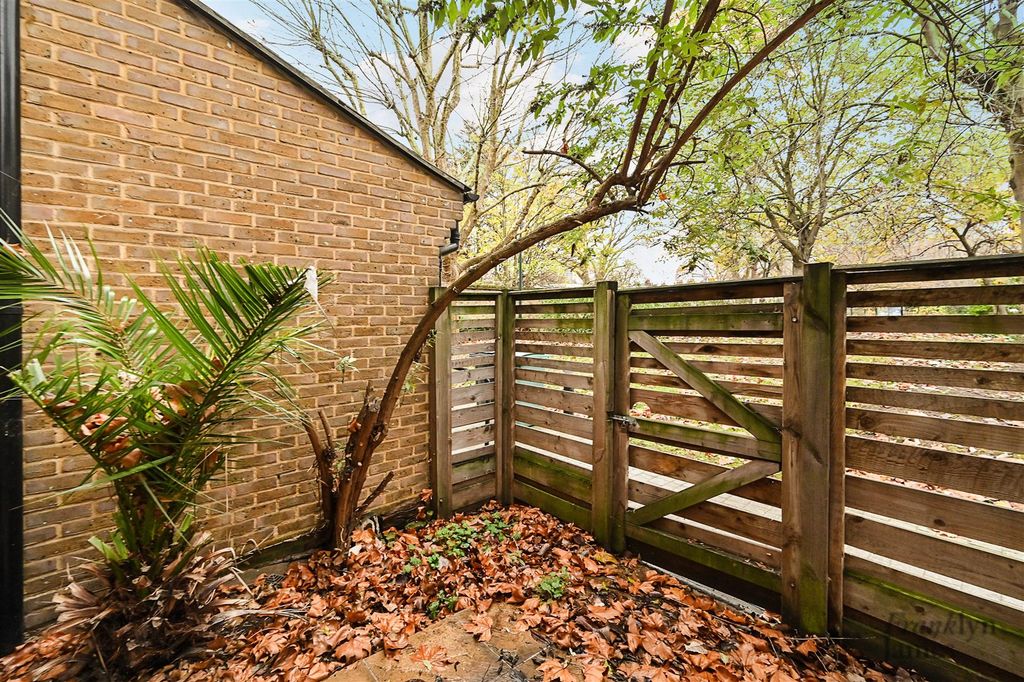 Property photo 3 of 12 Plimsol-Close (5).Jpg