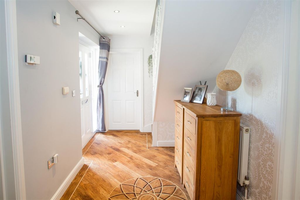 Property photo 3 of 31 Entrance Hallway