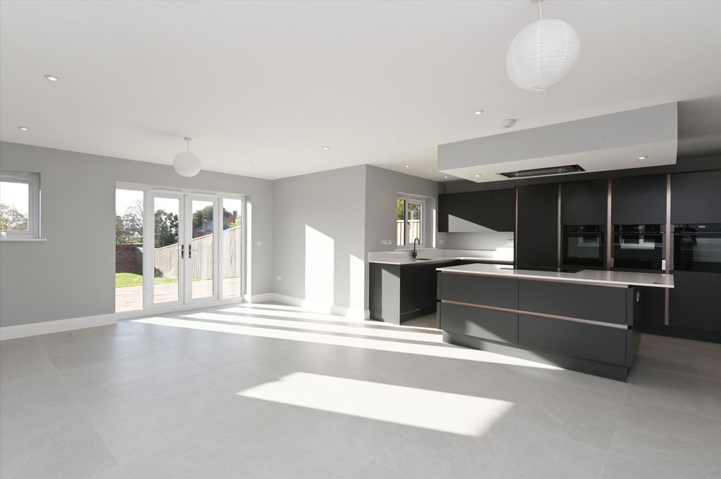 Property photo 2 of 16 Image