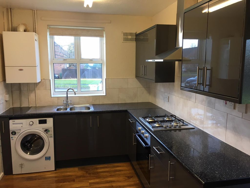 Property photo 3 of 11 Kitchen