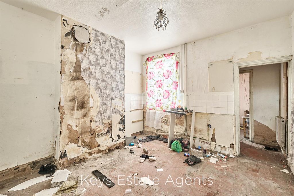 Property photo 3 of 9 Kitchen/Diner