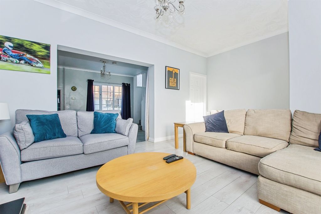 Property photo 3 of 14