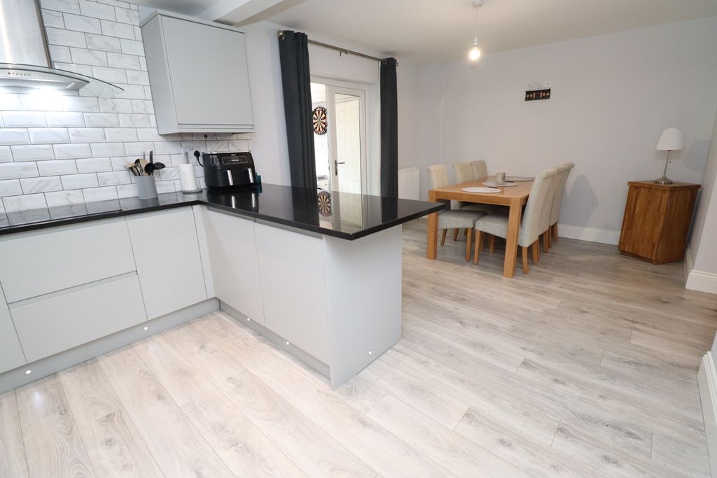 Property photo 3 of 17 Img_4538